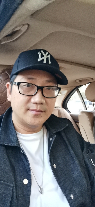 拥抱幸福的第一张照片--厦门征婚网