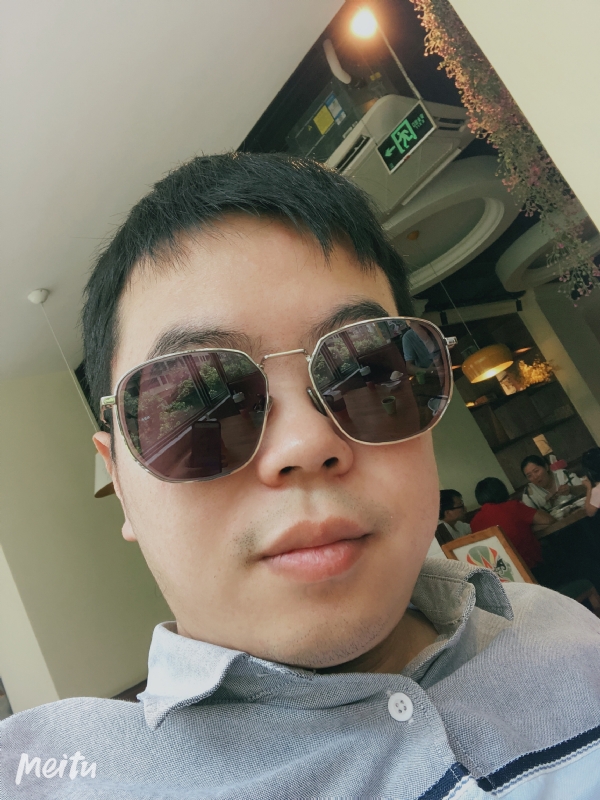 月台等路人的第一张照片--厦门征婚网
