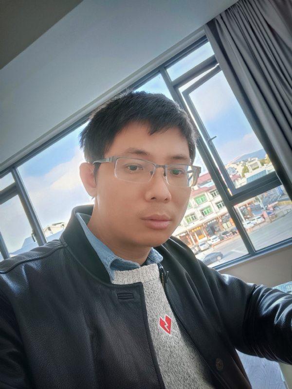 也许只是缺少一个拥抱的第二张照片--厦门征婚网